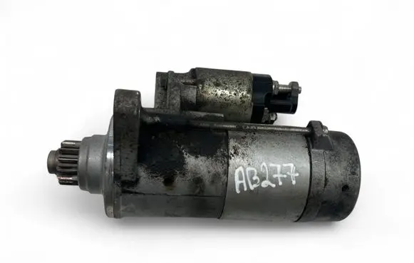 Volkswagen Golf VII Starter motor 02E911024J