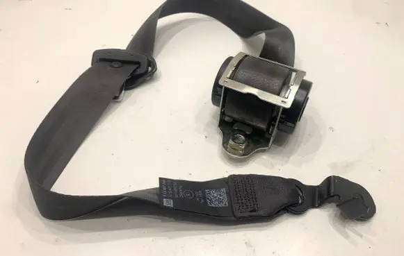 Opel Corsa E Front seatbelt 617107600D