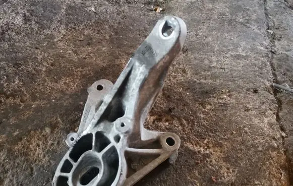 Mini One - Cooper Coupe R56 Engine mounting bracket 67871110