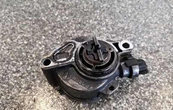 Peugeot 207 Vacuum pump
