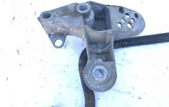 Audi A4 S4 B5 8D Engine mounting bracket 8d0199351