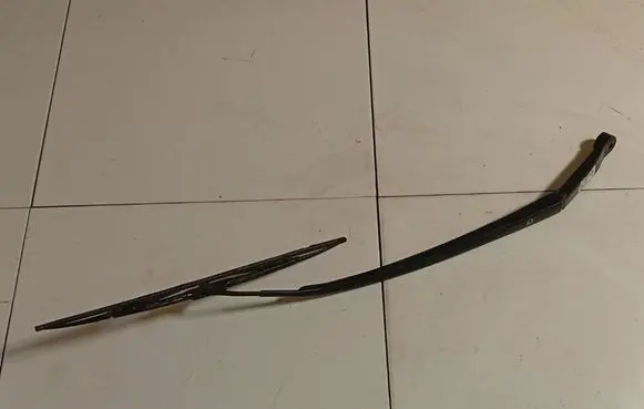 Honda FR-V Front wiper blade arm 1775SJD