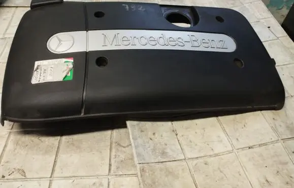 Mercedes-Benz C W203 Engine cover (trim) A6110101067