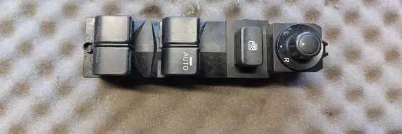 Mazda 3 III Electric window control switch K0021