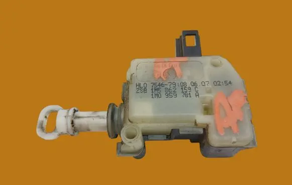 Seat Cordoba (6L) Fuel tank cap lock 1M5862159C