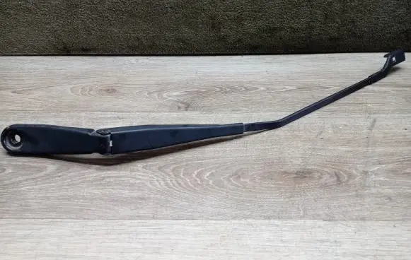 Volvo XC70 Front wiper blade arm 30796038