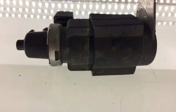 Audi A8 S8 D3 4E Turbo solenoid valve 057906630A