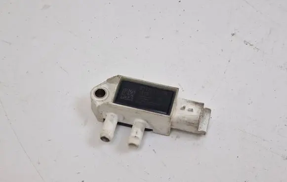 Nissan Qashqai Exhaust gas pressure sensor 227701177R 58333685 8MPP0602