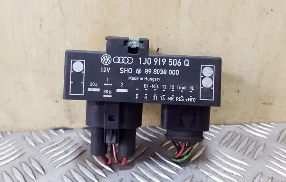Audi A3 S3 8L Coolant fan relay 1J0919506Q 898038000