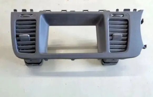 Nissan Murano Z51 Dash center air vent grill