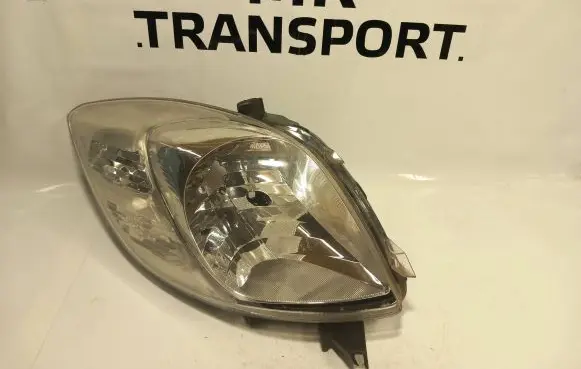 Toyota Yaris Headlight/headlamp 811500D120 89900737