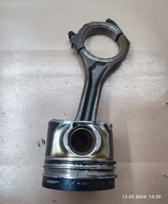 Volkswagen Touareg I Piston with connecting rod