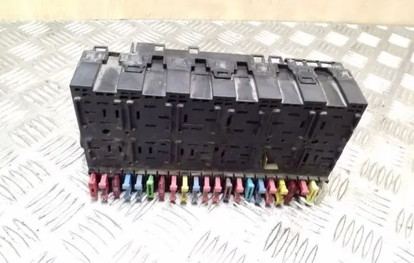 Volkswagen Transporter - Caravelle T4 Fuse module 357937039