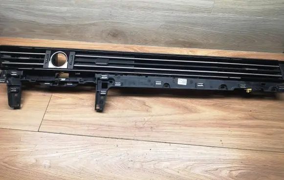 Volkswagen PASSAT B8 Dash center air vent grill 3G1858416