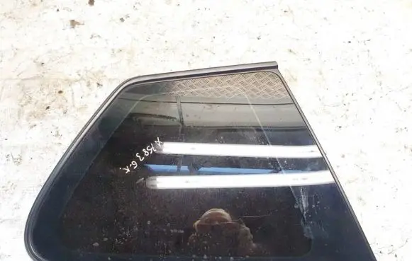 Toyota Avensis Verso Rear side window