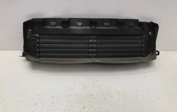 Volvo XC40 Radiator trim 32227592