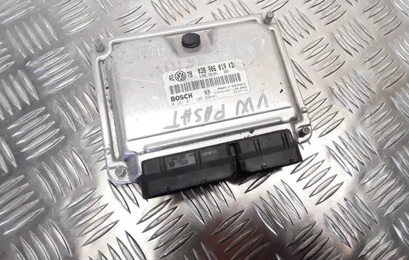 Volkswagen PASSAT B5 Engine control unit/module 038906019KD 0281011205