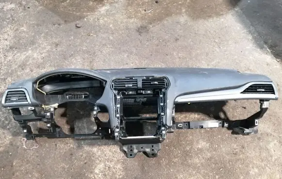 Ford Fusion II Dashboard DS73F04290A DS7354044A74AE
