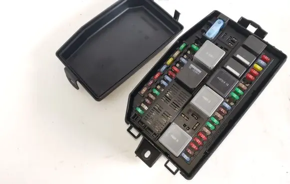 Jaguar X-Type Fuse module 518882220 4X4314A073DB