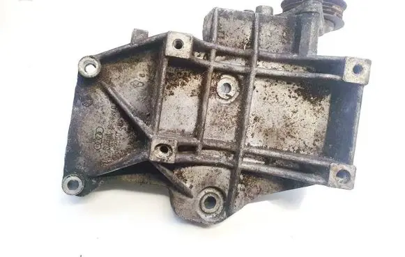 Audi A4 S4 B5 8D Engine mounting bracket 058260885C