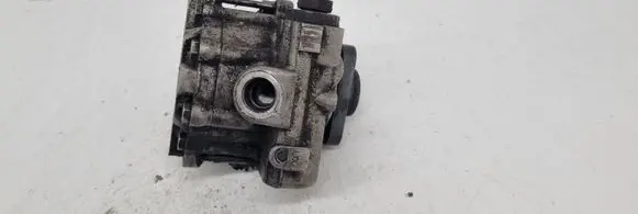 BMW 5 E39 Power steering pump 7691974518