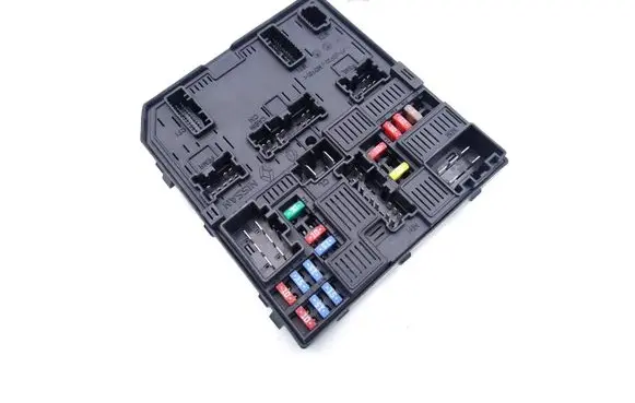 Nissan Pulsar Fuse module 284B73ZL0A