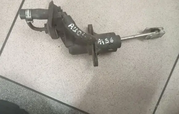 Audi A4 S4 B6 8E 8H Clutch master cylinder 8E2721401M