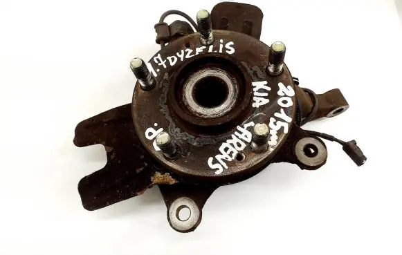 KIA Carens III Front wheel hub