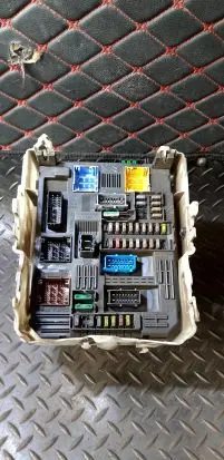 Opel Mokka Fuse box set 9830813080