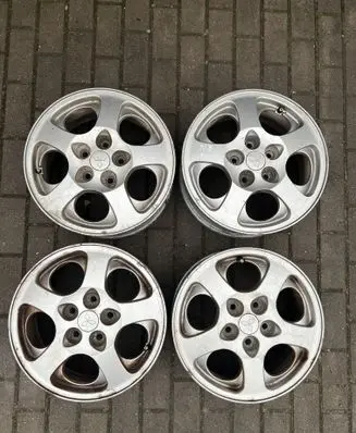 R16 alloy rim