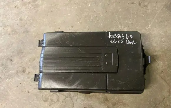 Volkswagen PASSAT B7 Battery box tray cover/lid 1K0915443A