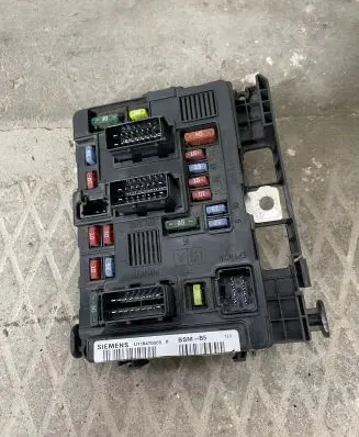 Citroen Berlingo Fuse box set U118470005 9650618280