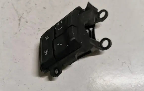 Ford Mustang VI Steering wheel buttons/switches 