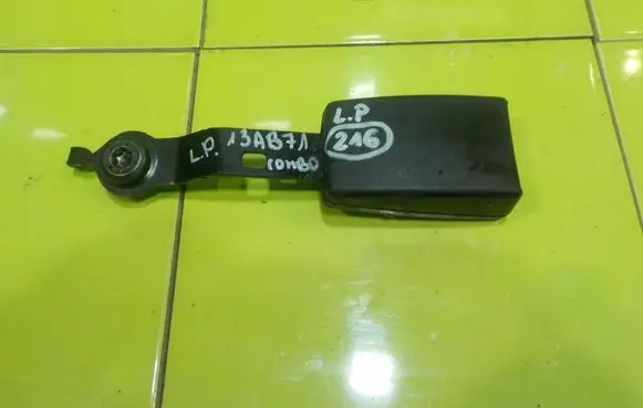Opel Combo D Front seatbelt PRZOD ZAPINKA