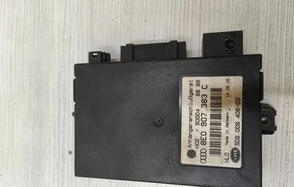 Volkswagen Touran I Tow bar trailer control unit/module 8E0907383C