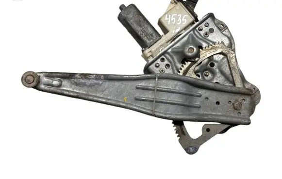 Toyota Corolla E120 E130 Rear door window regulator motor 0130822032 992046100 991558104