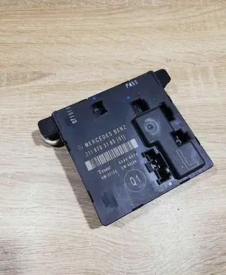 Mercedes-Benz E W211 Door control unit/module 2118703185