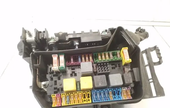 Mercedes-Benz A W176 Fuse module A2465403803