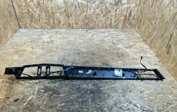 Mercedes-Benz E W212 Dashboard center trim panel 2124400806 E236111 260908Q02