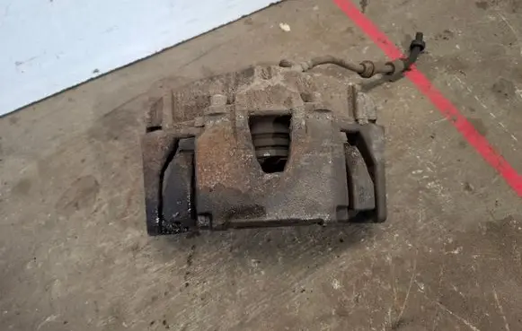 Volvo V60 Front brake caliper 945