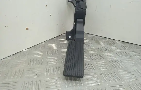 Jeep Grand Cherokee Accelerator throttle pedal 52124785AF