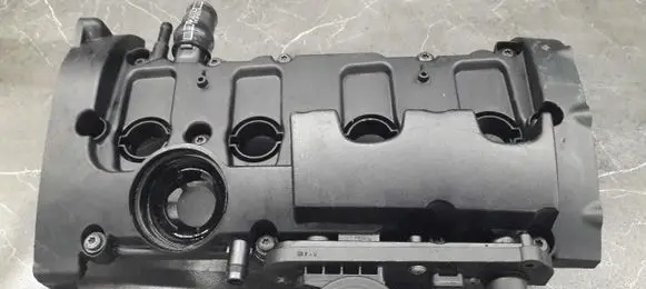 Audi RS4 B7 Rocker cam cover 06F129101C