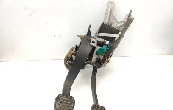 Ford Mondeo Mk III Pedal assembly 5S712450AA