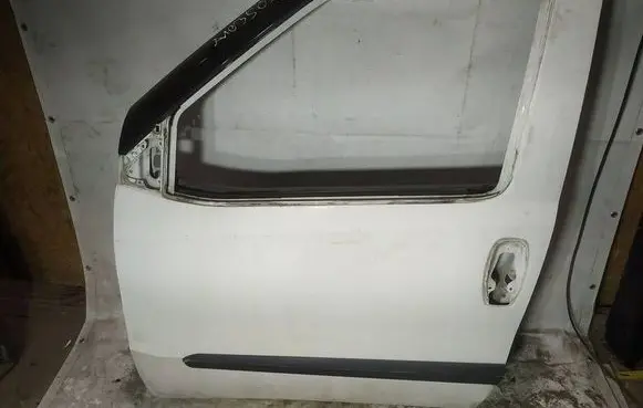 Fiat Doblo Front door baltos
