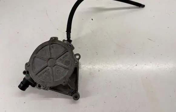 BMW X1 E84 Vacuum pump 7640279 11667640279