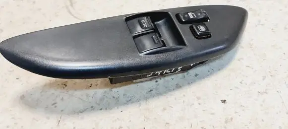 Toyota Yaris Electric window control switch 0113b01