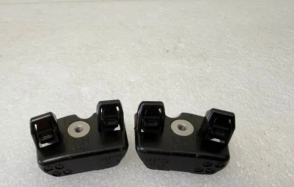 Tesla Model Y Front bumper mounting bracket 1493773 1493772