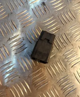BMW 3 F30 F35 F31 Coolant fan relay 9207913