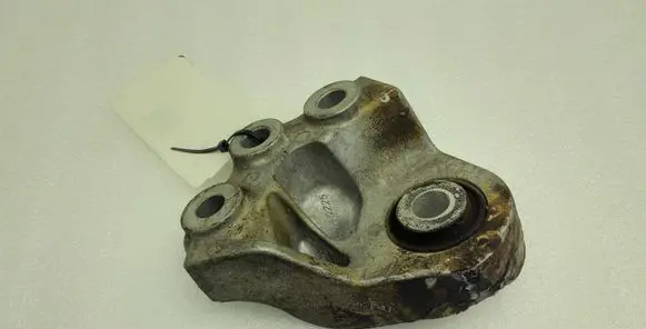 Gearbox mounting bracket