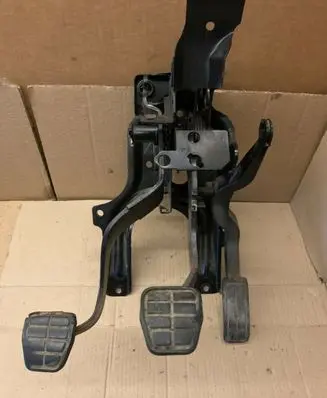 Volkswagen Jetta II Pedal assembly 